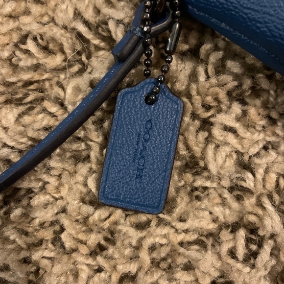 Coach wristlet - Picture 4 of 4